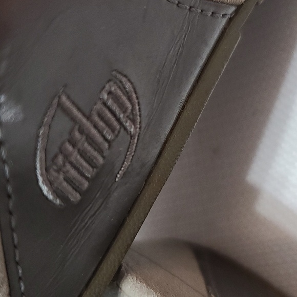 Fit Flop Womens Exercise Sandals Gray With Clear Square Jewels Sz 7 GUC - Picture 9 of 12